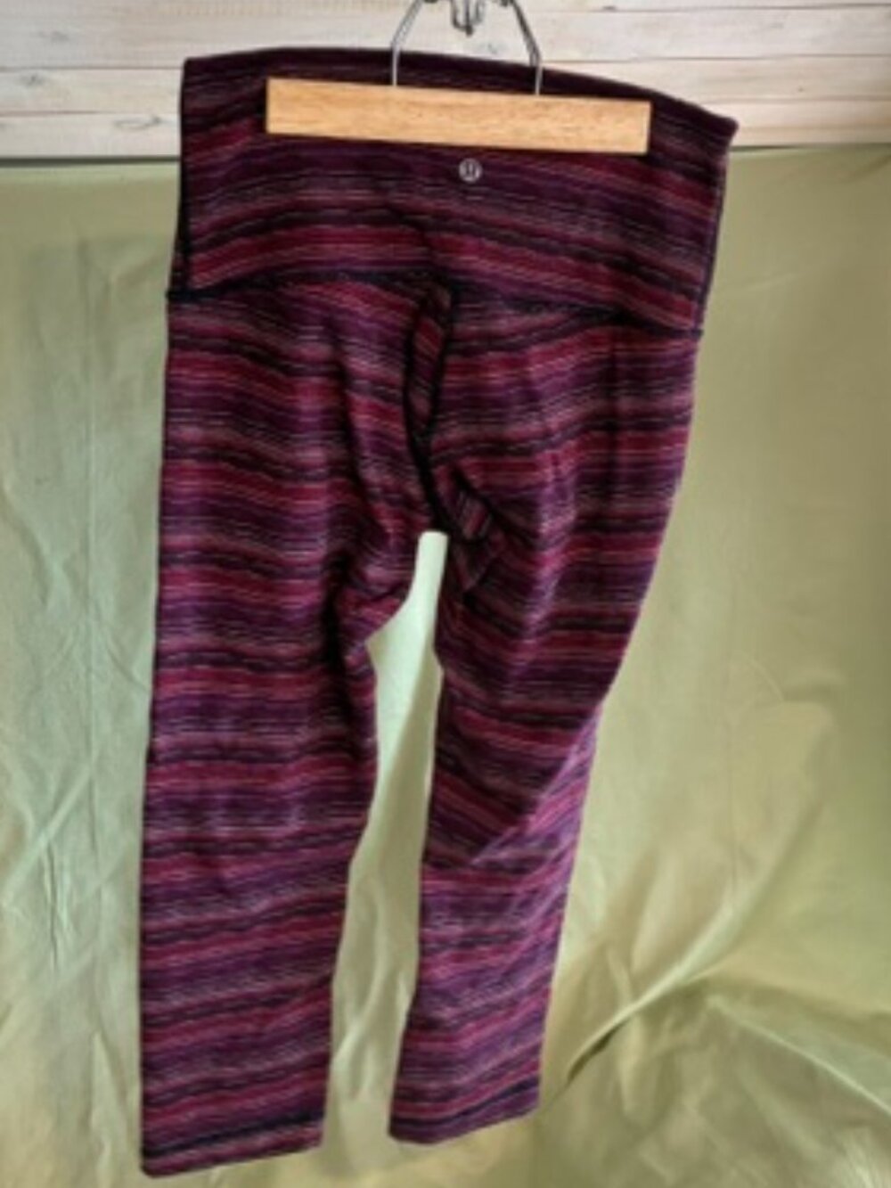 Lululemon 3/4 length leggings. Size 8, multi color.
